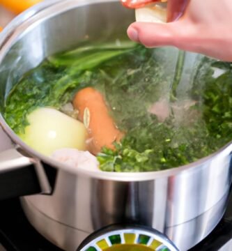 Cómo hacer caldo de pollo con verduras Thermomix