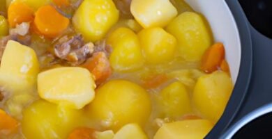 Guiso de patatas con carne cerdo olla rápida Thermomix