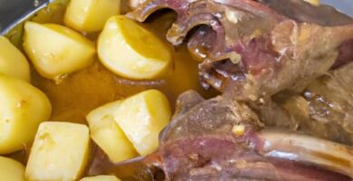 Costillas guisadas con patatas en olla rapida Thermomix