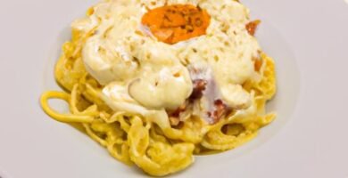 Espagueti a la carbonara con nata y huevo Thermomix