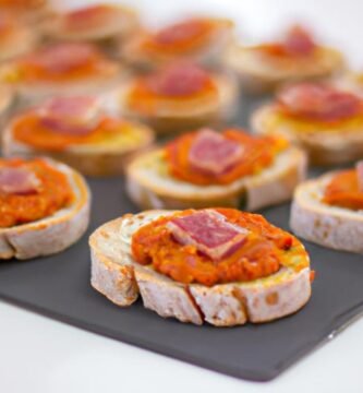 Canapés de sobrasada con pan de molde Thermomix
