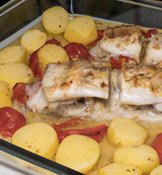 Merluza al horno con patatas y pimientos Thermomix
