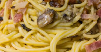 Espaguetis a la carbonara con nata bacon y champiñones Thermomix