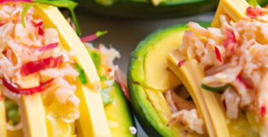 Aguacates rellenos de piña y palitos de cangrejo Thermomix