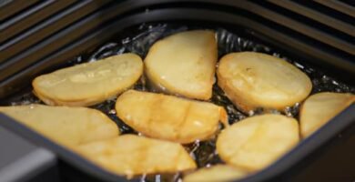 Freír patatas para tortilla en freidora de aire Thermomix